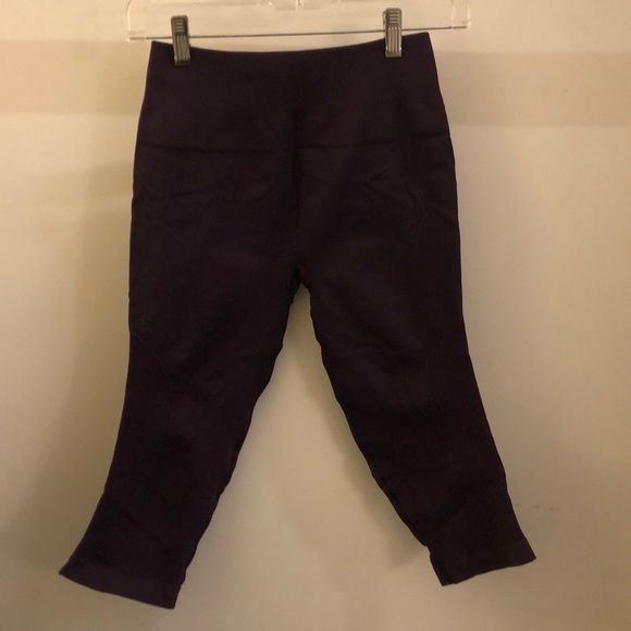 lululemon athletica Pants - Lululemon plum crop legging, sz 6, 71042 lululemon athletica Pants - Lululemon plum crop legging, sz 6, 71042